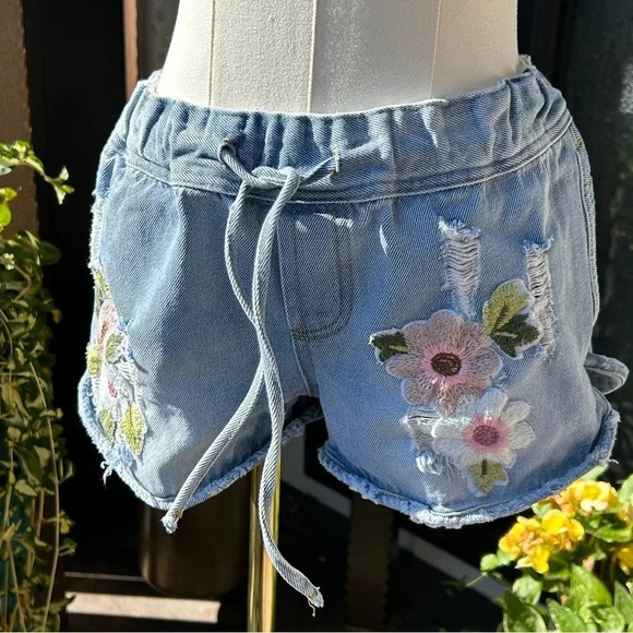 Sadie & Sage Distressed Floral Embroidered Cotton Denim Drawstring Pull-On Short - Picture 4 of 8